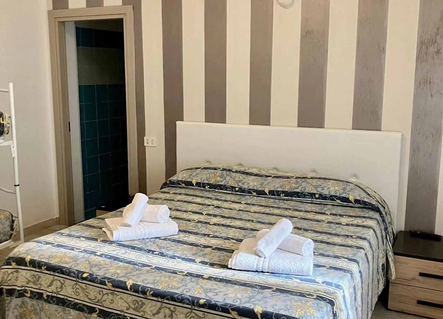 Hotel Ginevra E Residence 卡托利卡