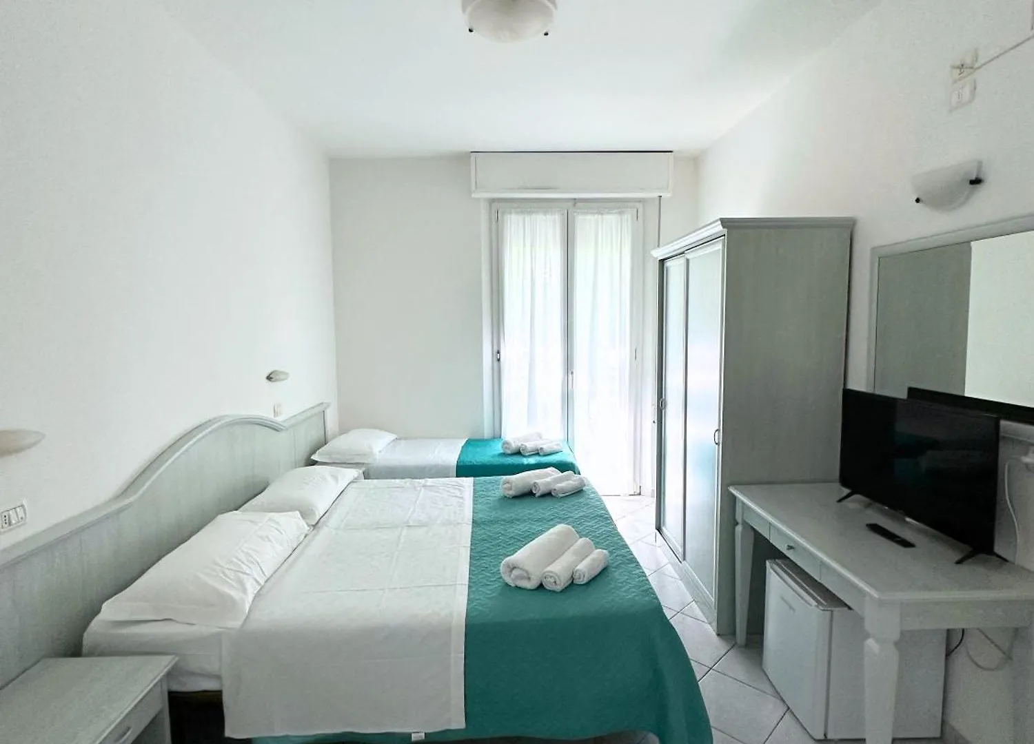 Hotel Ginevra E Residence 卡托利卡