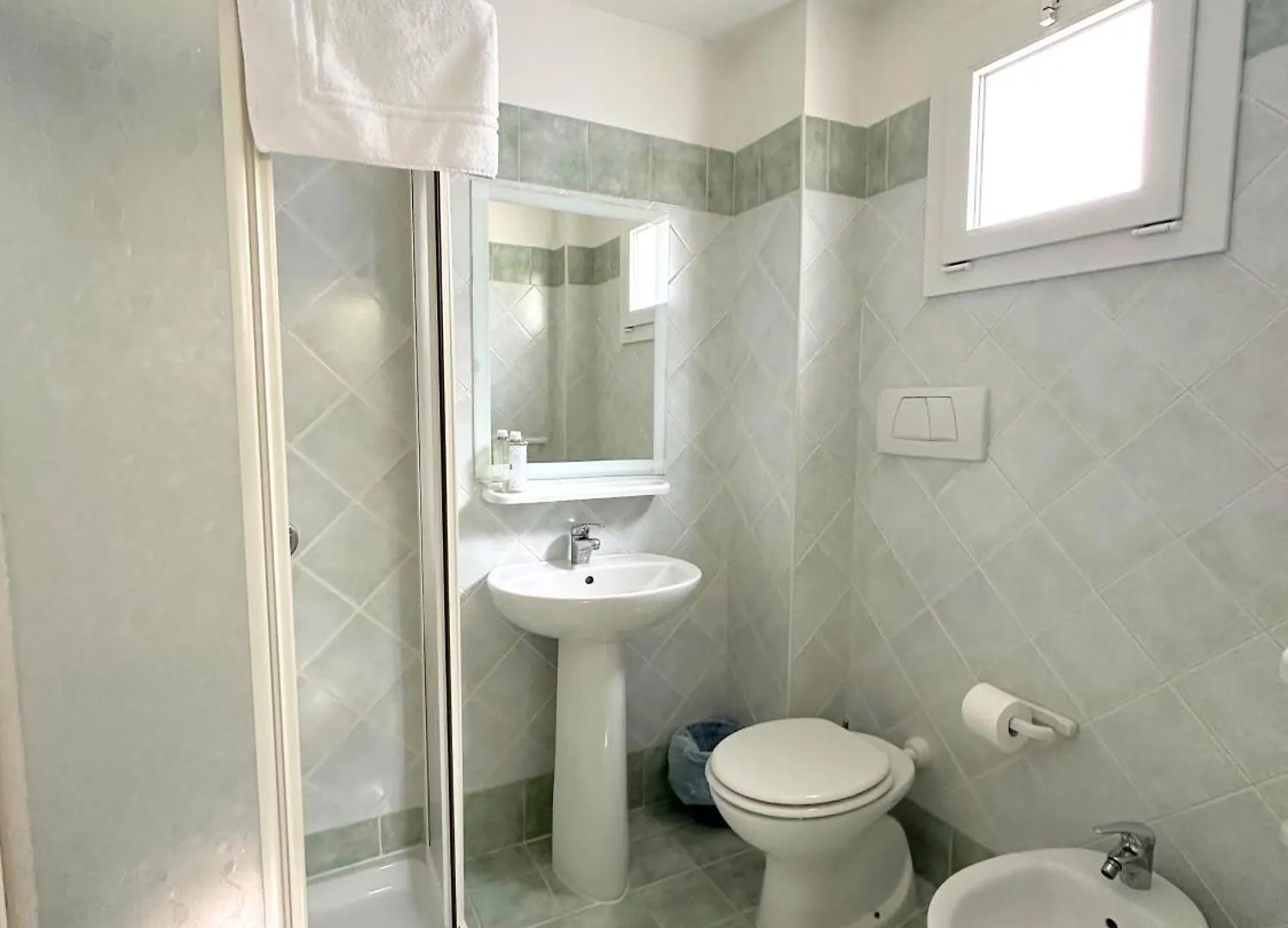 Hotel Ginevra E Residence كاتوليكا