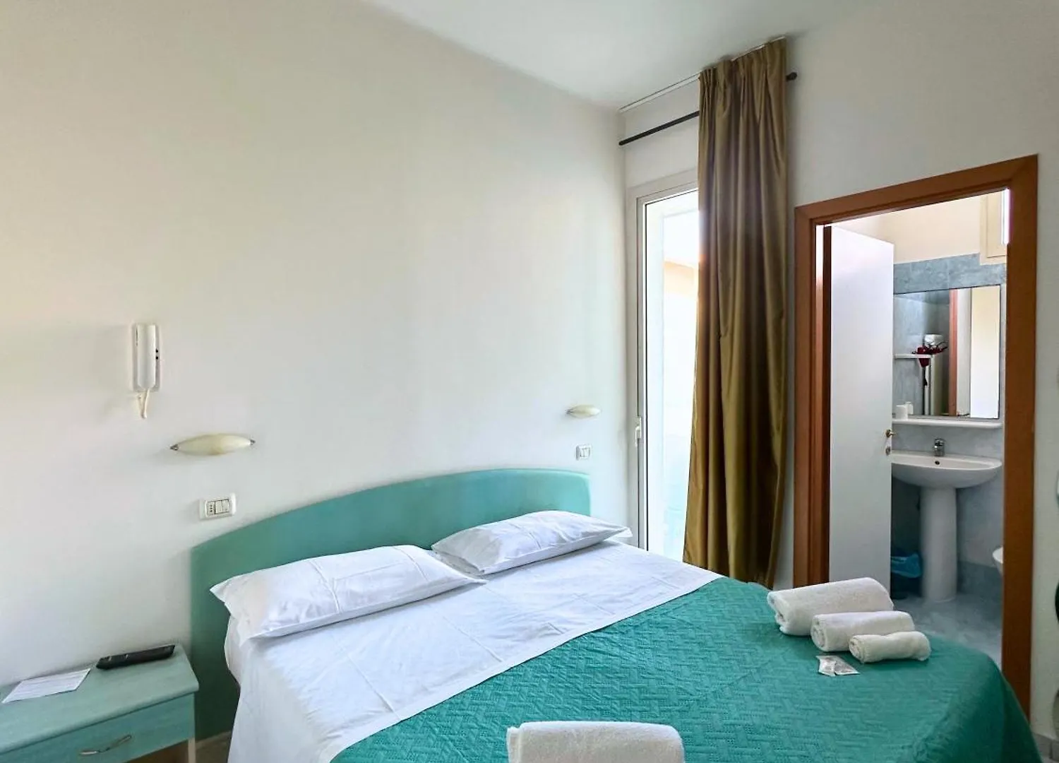 Hotel Ginevra E Residence كاتوليكا